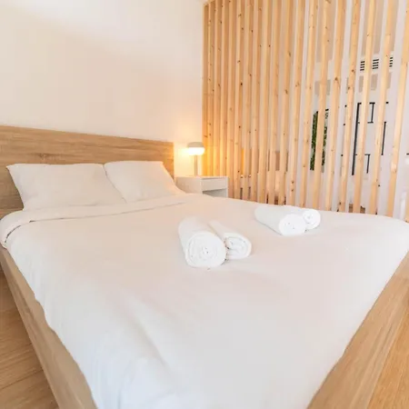 Appartamento Loft Bord De Mer, Marina Baie Des Anges *