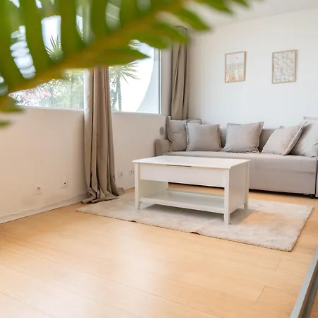 Loft Bord De Mer, Marina Baie Des Anges Apartmán *